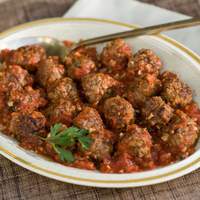 Albondigas (Meatballs in Garlic-Tomato Sauce) Recipe