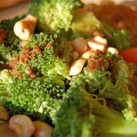 Broccoli with Garlic Butter and Cashews Recipe