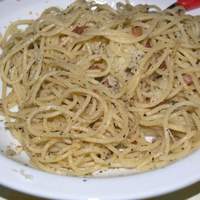 Spaghetti With Bacon, Garlic and Pine Nuts As I Like It! Recipe