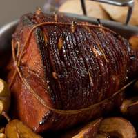 Sugarcane Baked Ham with Spiced Apples and Pears Recipe