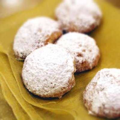 Almond Snowball Cookies - RecipeNode.com