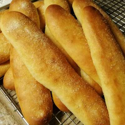 Almost-Famous Breadsticks (Olive Garden Copycat) - RecipeNode.com
