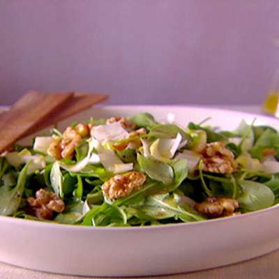 Arugula Endive Salad with White Wine Vinaigrette - RecipeNode.com