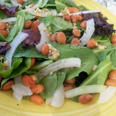 Baby Greens and Garlicky White Bean Salad - RecipeNode.com