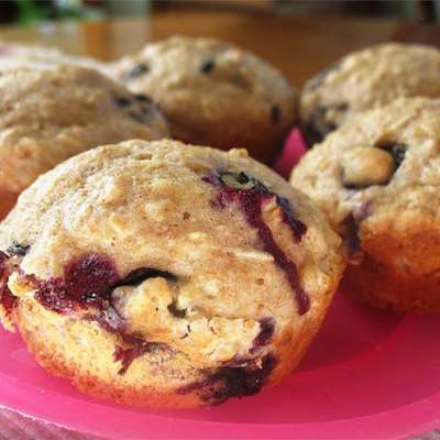 Berry Oatmeal Muffins - RecipeNode.com