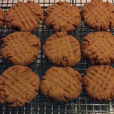 Blue Ribbon Peanut Butter Cookies - RecipeNode.com