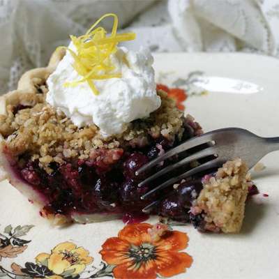 Blueberry Crumb Pie - RecipeNode.com