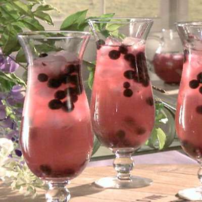 Blueberry Sangria Lemonade - RecipeNode.com