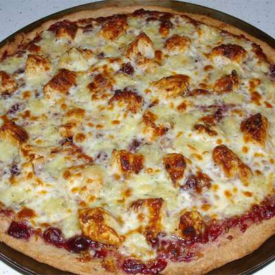 Brie Cranberry and Chicken Pizza - RecipeNode.com