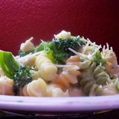 Broccoli Chicken Fettuccini Alfredo - RecipeNode.com