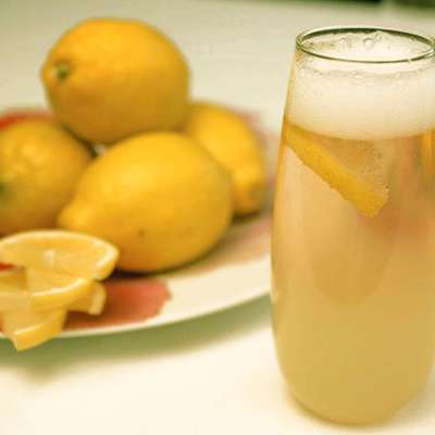 Champagne Lemonade - RecipeNode.com