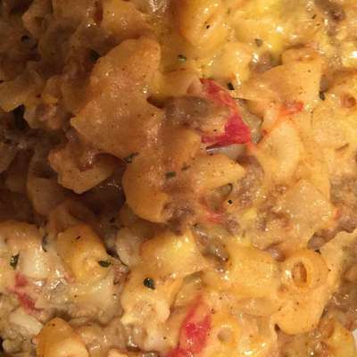 Cheesy Macaroni and Beef Casserole with Thyme - RecipeNode.com