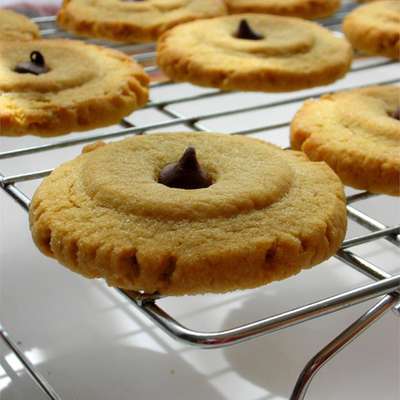 Chewy Peanut Butter Cookies - RecipeNode.com