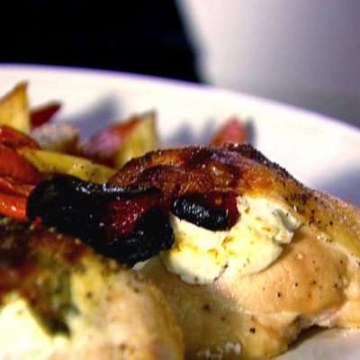 Chicken with Goat Cheese and Sun Dried Tomato - RecipeNode.com
