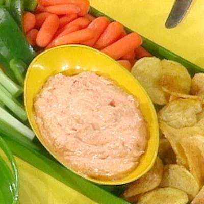 Chips and Veggies with Sun-Dried Tomato Dip - RecipeNode.com