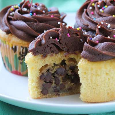 Chocolate Chip Cookie Dough + Cupcake = The BEST Cupcake. Ever. - RecipeNode.com