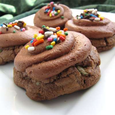 Chocolate Cookie Buttercream Frosting - RecipeNode.com