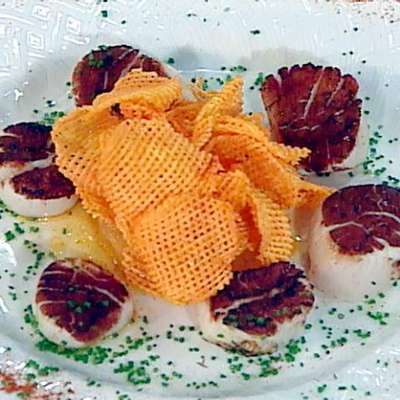 Chocolate-Dusted Scallops with Vanilla Butter Sauce - RecipeNode.com