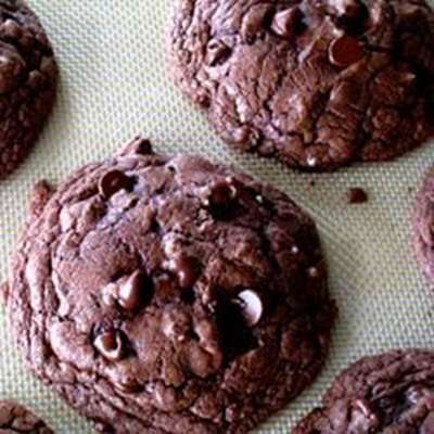 Chocolate Fudge Cookies - RecipeNode.com