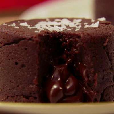 Chocolate Molten Cakes - RecipeNode.com