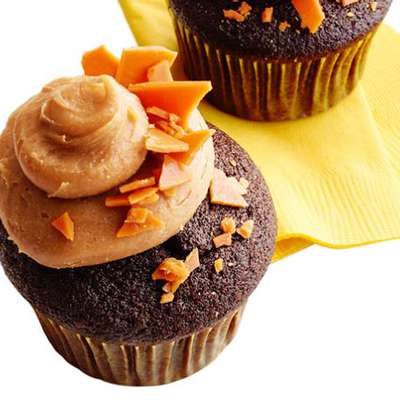 Chocolate-Peanut Brittle Cupcakes - RecipeNode.com