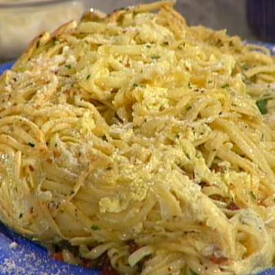 Classic Spaghetti Carbonara - RecipeNode.com