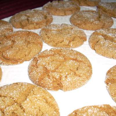 Crackle-Top Molasses Cookies - RecipeNode.com