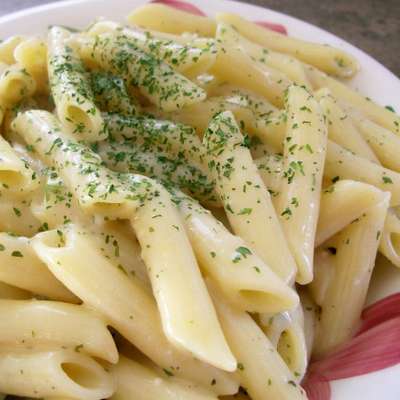 Creamy Garlic Penne Pasta - RecipeNode.com