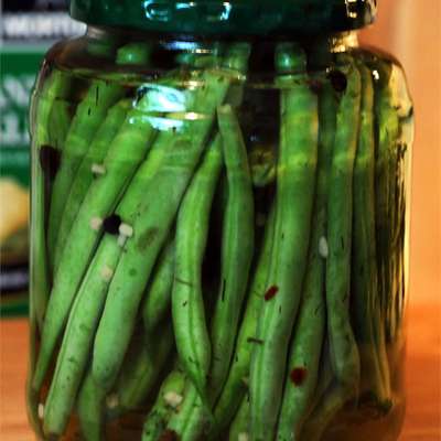 Crisp Pickled Green Beans - RecipeNode.com