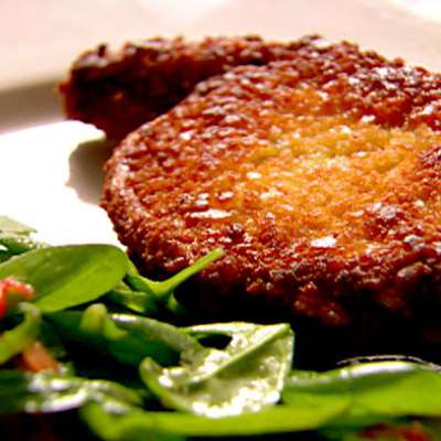 Crunchy Pork Chops with Garlicky Spinach and Tomato Salad - RecipeNode.com