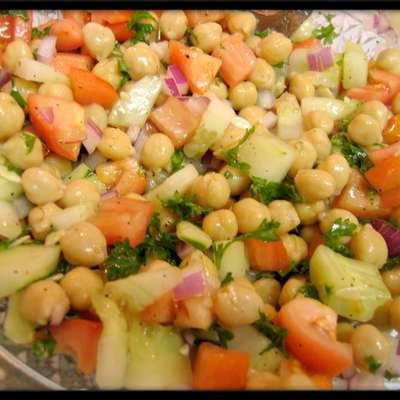 Cucumber and Garbanzo Bean Salad - RecipeNode.com