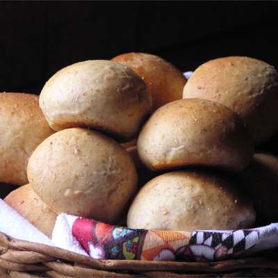 Diana's Hawaiian Bread Rolls - RecipeNode.com