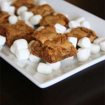 Disappearing Marshmallow Brownies - RecipeNode.com