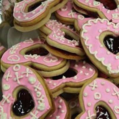 Easy Valentine Sandwich Cookies - RecipeNode.com
