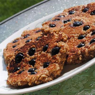 Flourless Oatmeal Blueberry Pancakes - RecipeNode.com