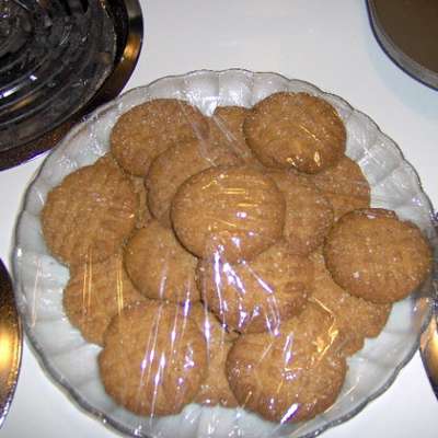 Flourless Peanut Butter Cookies - RecipeNode.com