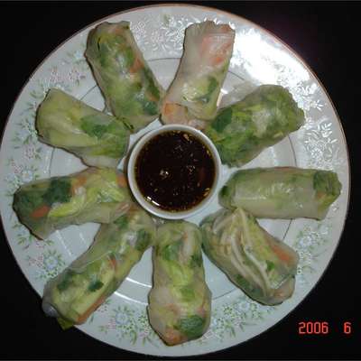 Fresh Spring Rolls With Thai Dipping Sauce - RecipeNode.com