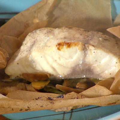 Ginger-Garlic Fish in Parchment - RecipeNode.com