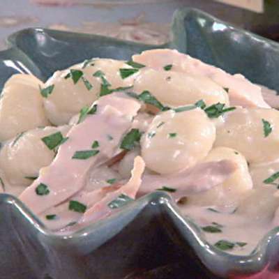 Gnocchi and Chicken with Roasted Garlic and Gorgonzola Cream - RecipeNode.com