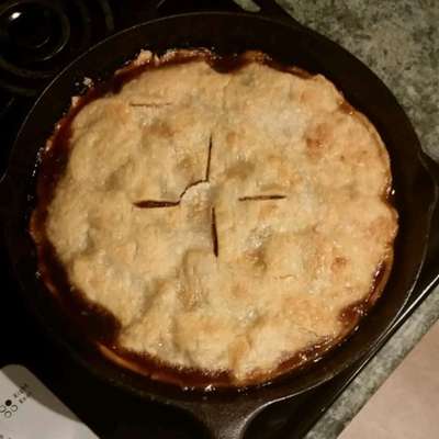 Grandma's Iron Skillet Apple Pie - RecipeNode.com