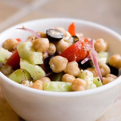 Greek Garbanzo Bean Salad - RecipeNode.com