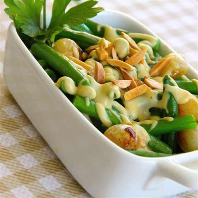 Green Beans With Mustard Cream Sauce and Toasted Almonds - RecipeNode.com