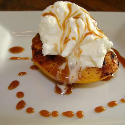Grilled Peaches with Whipped Cream and Caramel - RecipeNode.com