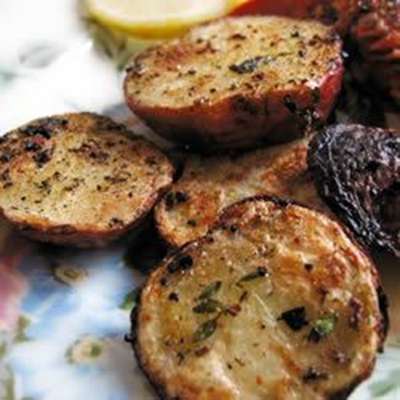 Herby Roasted Potato Wedges - RecipeNode.com