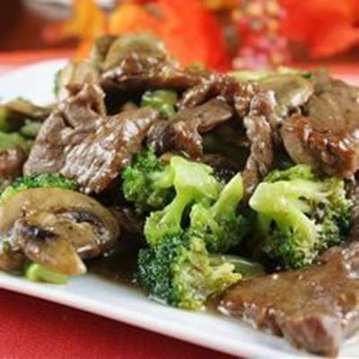 Hot and Tangy Broccoli Beef - RecipeNode.com