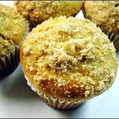 Jumbo Fluffy Walnut Apple Muffins - RecipeNode.com