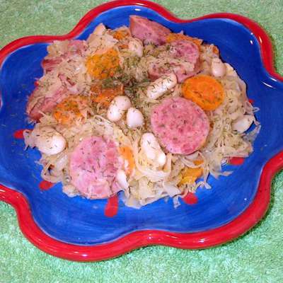 Kielbasa With Sauerkraut, Carrots, White Beans and Dill - RecipeNode.com