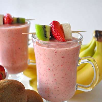 Kiwi Strawberry Smoothie - RecipeNode.com