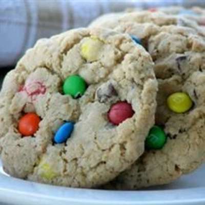 Linda's Monster Cookies - RecipeNode.com