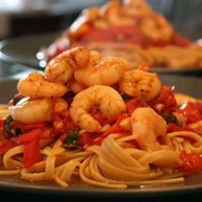 Linguine Pasta with Shrimp and Tomatoes - RecipeNode.com